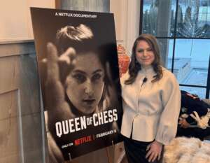Queen of Chess - Judith con locandina